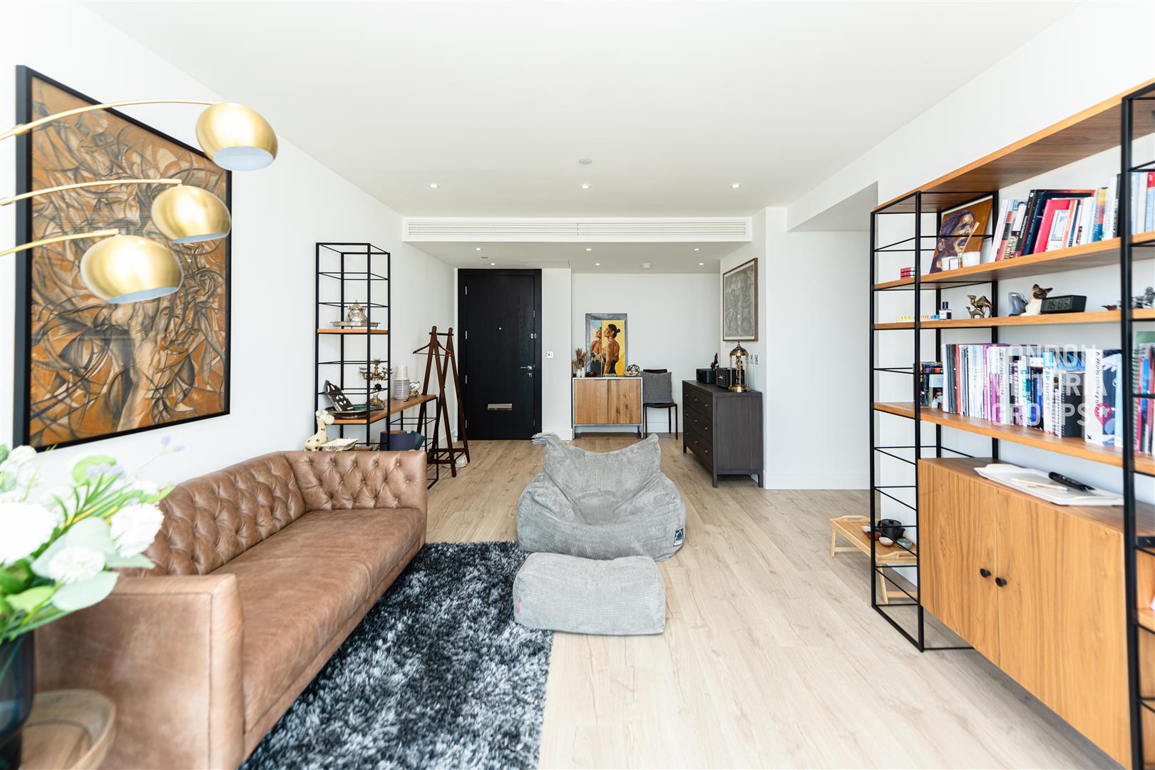 2 bed property in Cassia House, 30 Piazza Walk, London
